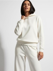 Bluza z kapturem i kieszenią - kremowy