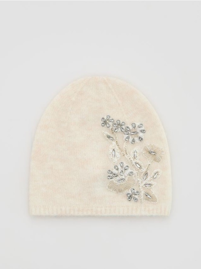 Czapka z wełną - złamana biel