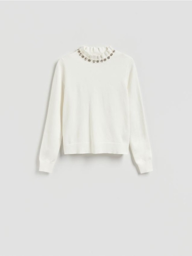 Sweter z ozdobną aplikacją - kremowy