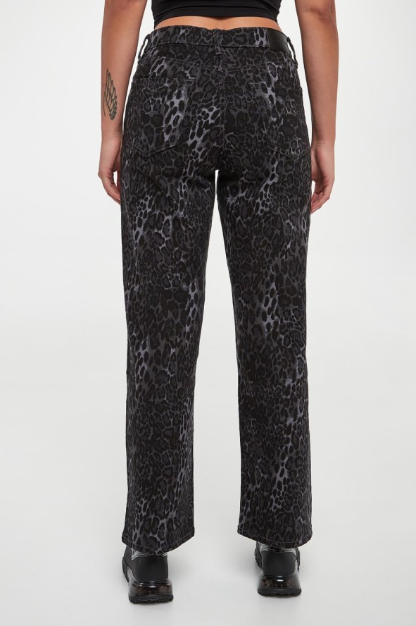 Jeansy damskie w panterkę DKNY JEANS