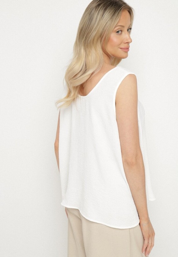 Biały Top na Szerokich Ramiączkach Zdobiony Guzikami Jenadorea