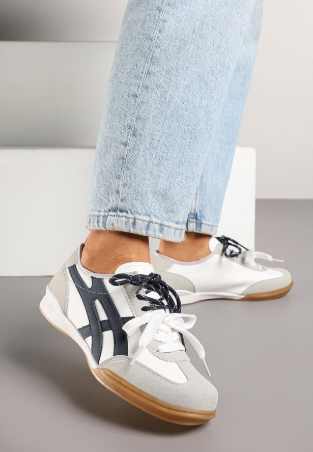 Białe Sneakersy z Podwójnym Wiązaniem Ozdobione Paskami Varozi