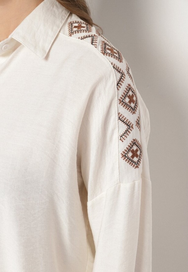 Jasnobeżowa Koszula Ozdobiona Haftem Ulosandria