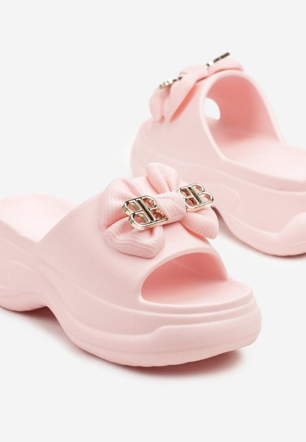 Różowe Klapki na Platformie z Kokardką i Metalicznymi Aplikacjami Telanis