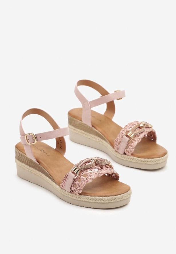 Różowe Sandały na Koturnie z Ozdobną Klamrą na Ażurowym Pasku Falaritia
