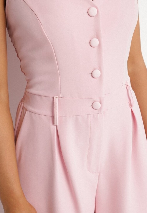 Różowy Kombinezon Taliowany Ozdobiony Guzikami Niladwenna