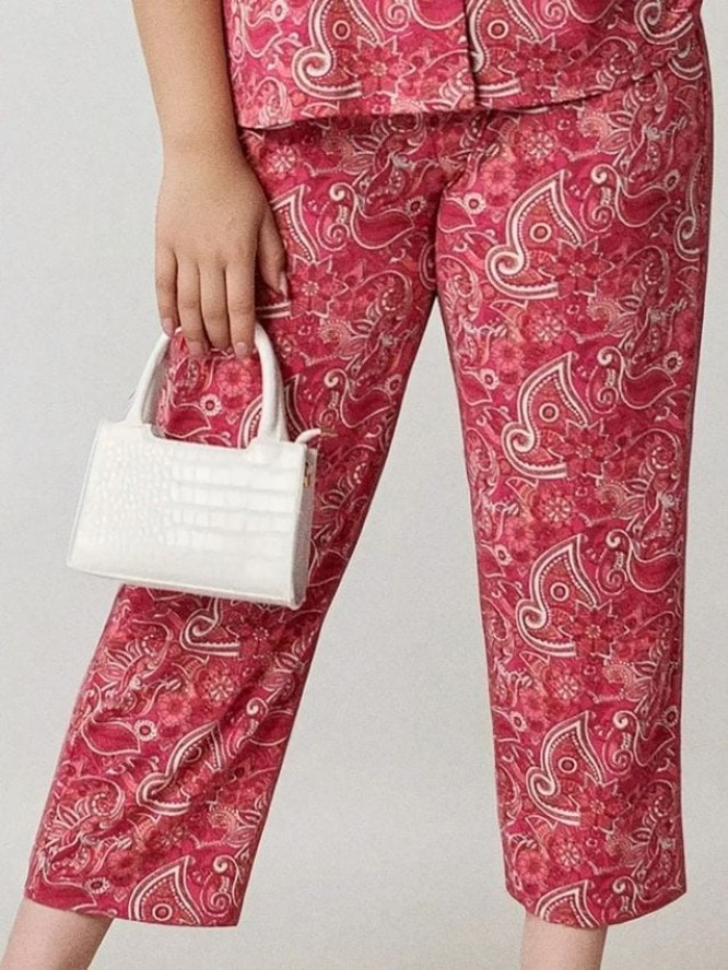 Spodnie ze wzorem Plus Size - różowy