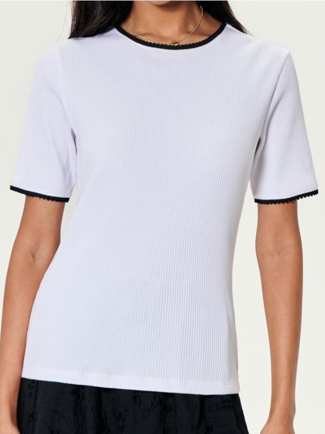 Koszulka z kontrastową lamówką - biały