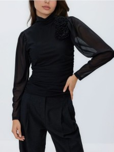Bluzka z kwiatową aplikacją - czarny