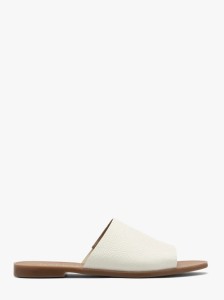 Białe klapki damskie płaskiej podeszwie