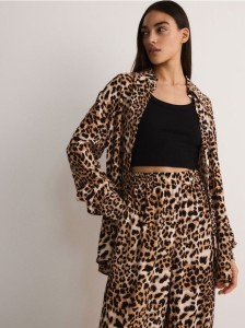 Koszula w zwierzęcy wzór - beżowy