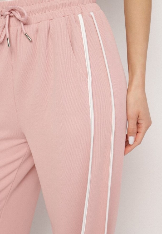 Różowe Spodnie Dresowe o Szerokim Kroju z Wysokim Stanem i Lampasami Sopiva