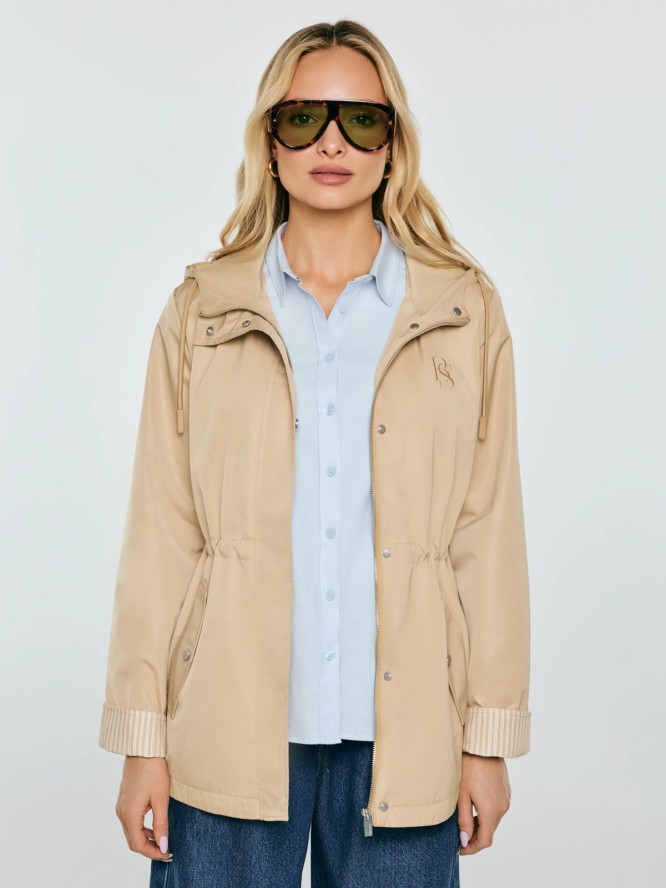 Kurtka damska przeciwdeszczowa z regulacją w talii z kapturem beżowa Lisa 801