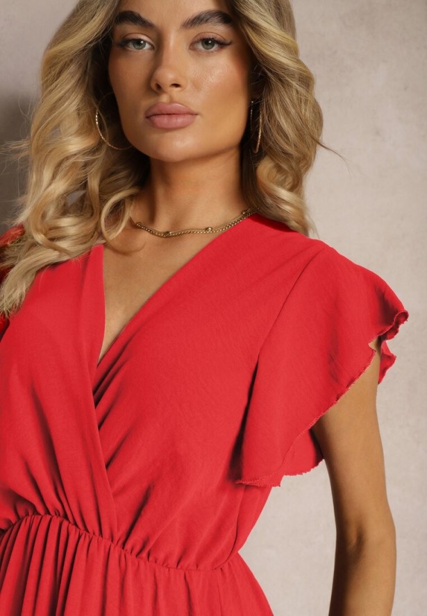 Czerwona Sukienka z Trójkątnym Dekoltem z Gumką w Pasie o Plisowanym Kroju Doetta