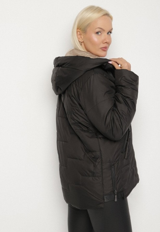 Czarna Pikowana Kurtka z Kapturem i Ozdobnymi Suwakami Tulirisa