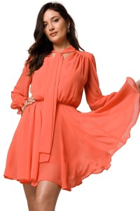 Szyfonowa sukienka koktajlowa z bufiastymi rękawami koralowa