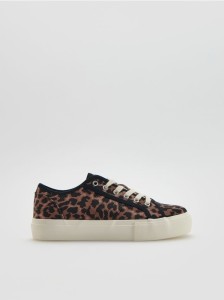 Sneakersy w zwierzęcy wzór - wielobarwny