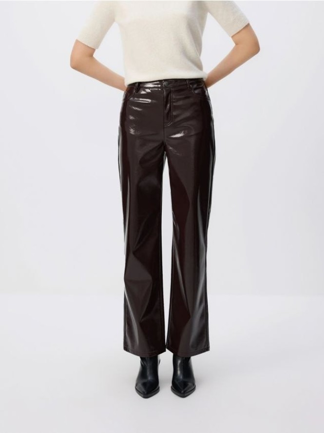 Spodnie z imitacji skóry - burgundowy