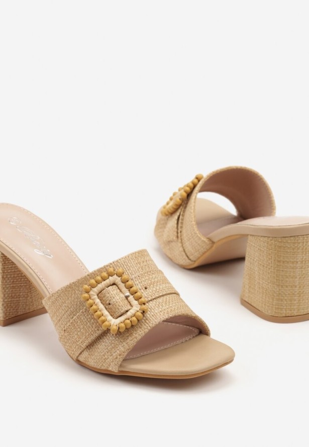 Brązowe Klapki na Obcasie z Ozdobną Klamrą Sefivana