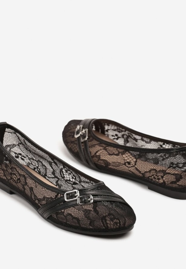 Czarne Balerinki z Koronki Ozdobione Paskami z Klamerkami Aferla