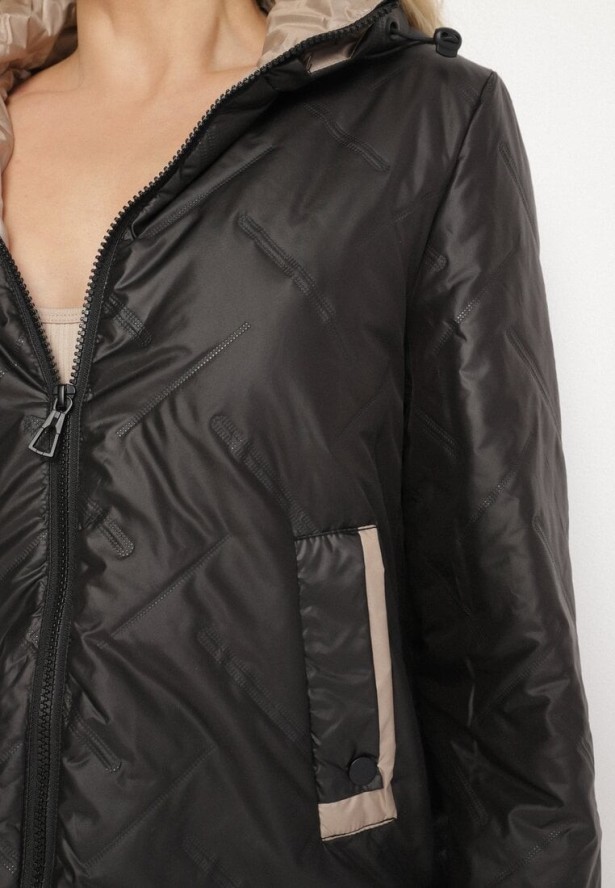 Czarna Kurtka Pikowana z Odpinanym Kapturem i Ściągaczami po Bokach Nusarianis