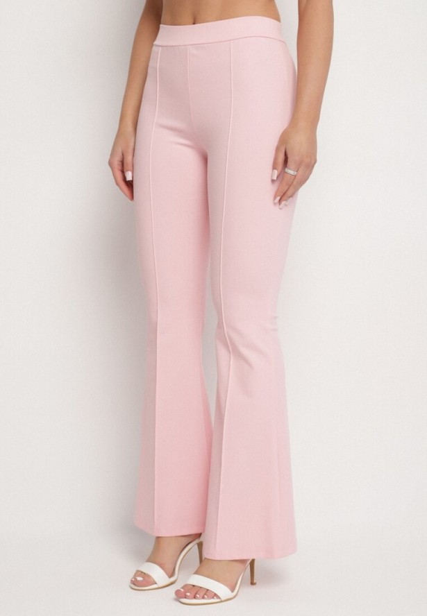 Różowy Komplet Top z Baskinką Zdobiony Guzikami i Spodnie Dzwony Sovkio