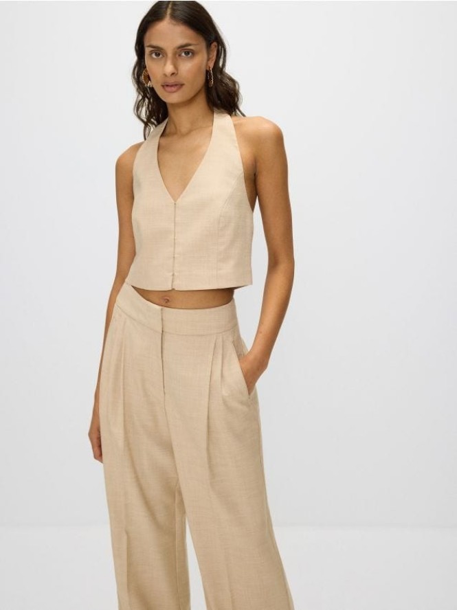 Kamizelka z dekoltem halter - beżowy