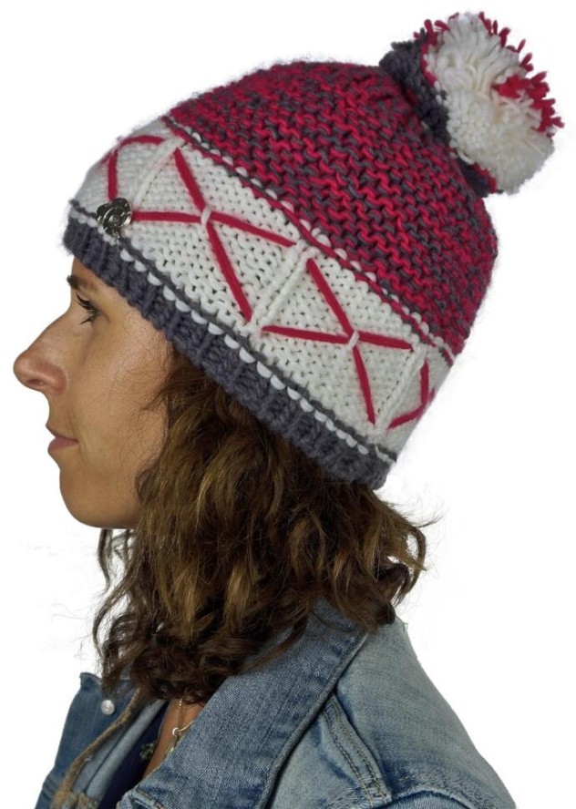 Czapka zimowa z daszkiem i lekką polarową podszewką