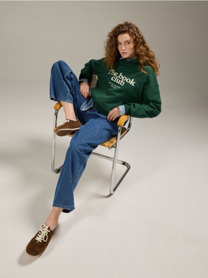 Bluza z haftowanym napisem - ciemnozielony