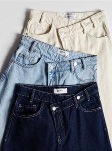 Jeansy wide leg z asymetrycznym zapięciem - niebieski