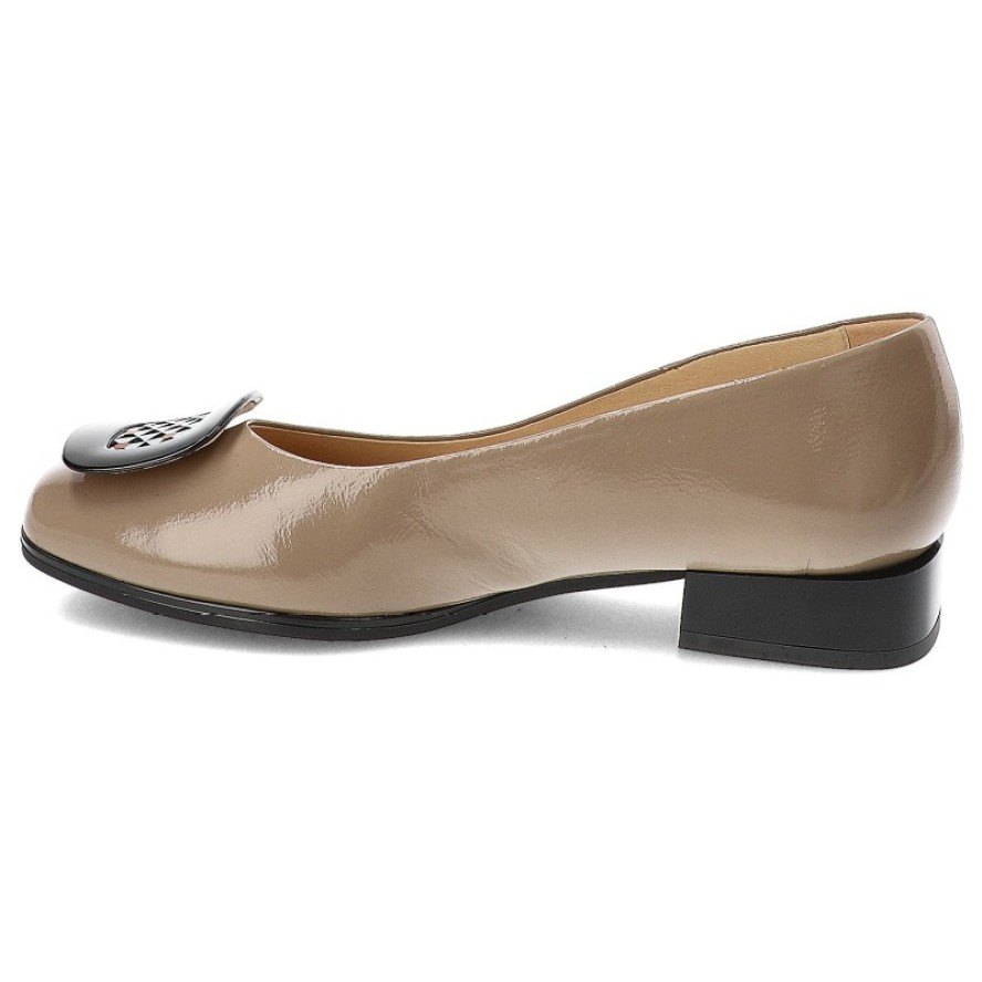 Beżowe Czółenka Armodo Eleganckie Obuwie Damskie Z Ozdobną Broszką