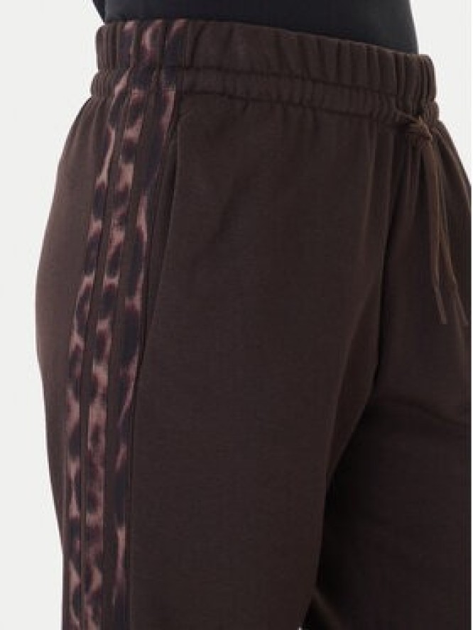 adidas Spodnie dresowe Seasonal Essentials Leopard Print KA4720 Brązowy Regular Fit