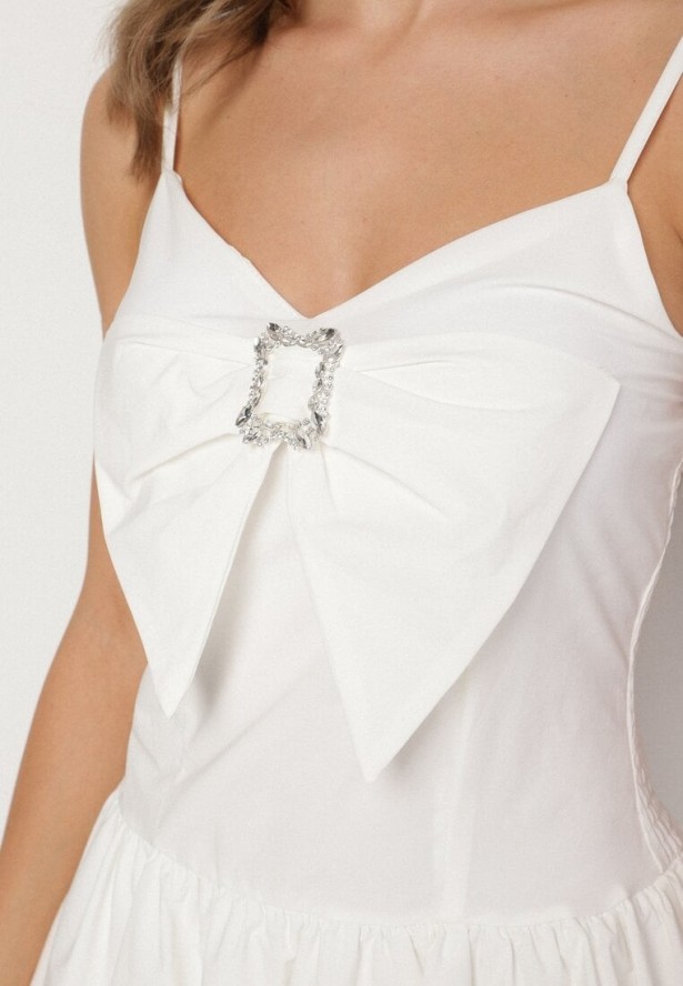 Biała Sukienka Bombka na Cienkich Ramiączkach z Kokardą i Cyrkoniami Paliandria