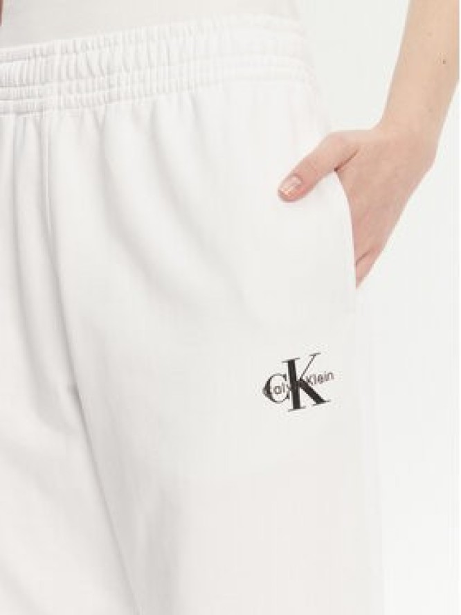 Calvin Klein Jeans Spodnie dresowe Monologo LV047B235G Biały Regular Fit