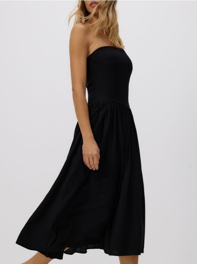 Sukienka z prostym dekoltem - czarny