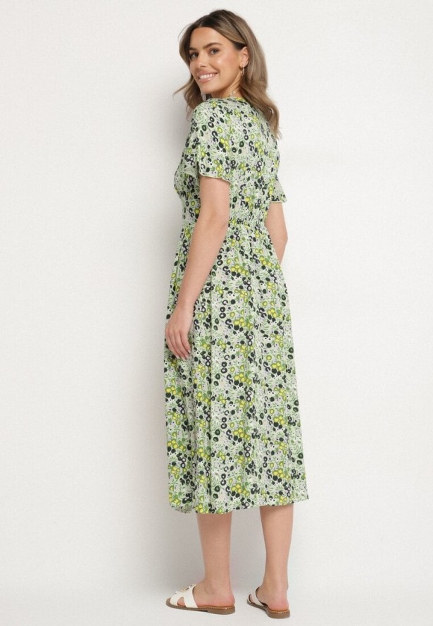 Zielona Rozkloszowana Sukienka z Wiskozy z Dekoltem w Serek Zapinana na Guziki Neliae