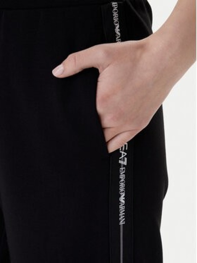 EA7 Emporio Armani Spodnie dresowe 7W000961 AF12501 UC001 Czarny Flared Fit