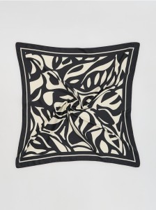Wzorzysta apaszka - czarny