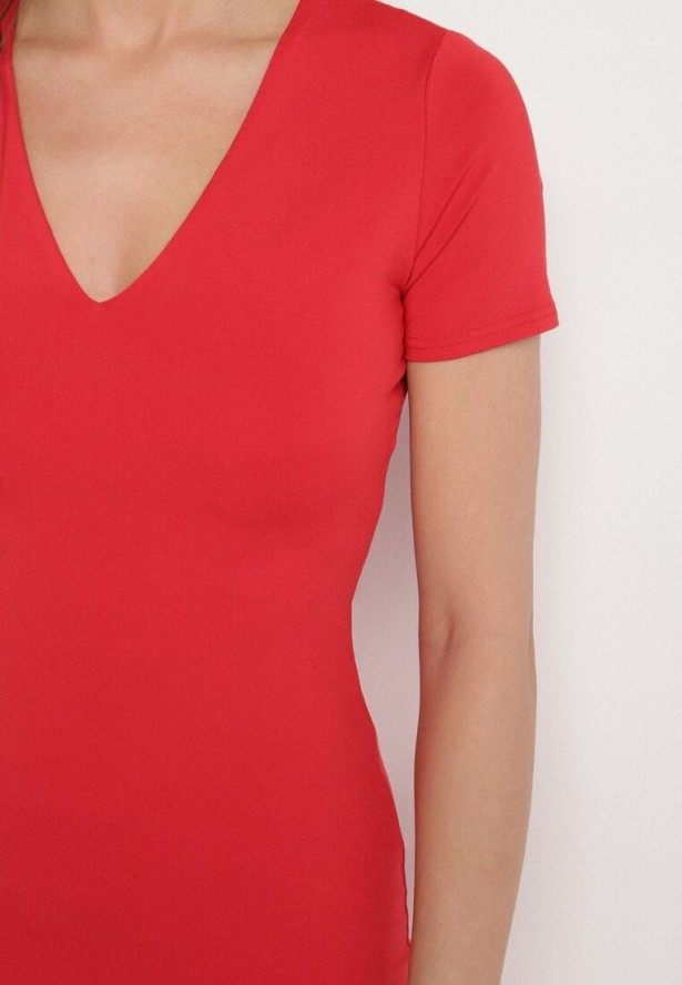 Czerwona Sukienka Dopasowana Bodycon z Dekoltem w Serek Efricene