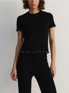 Bluzka z ozdobnym wykończeniem - czarny