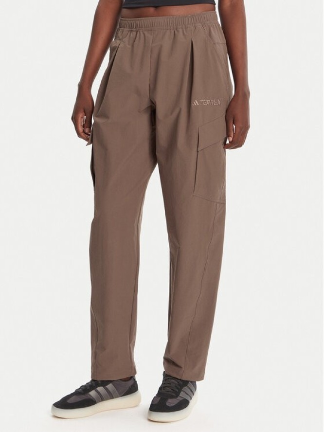 adidas Spodnie outdoor Terrex Xploric JM9857 Brązowy Loose Fit
