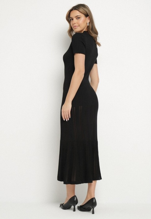 Czarna Wiskozowa Sukienka Dzianinowa o Dopasowanym Kroju z Guzikami Alutoria