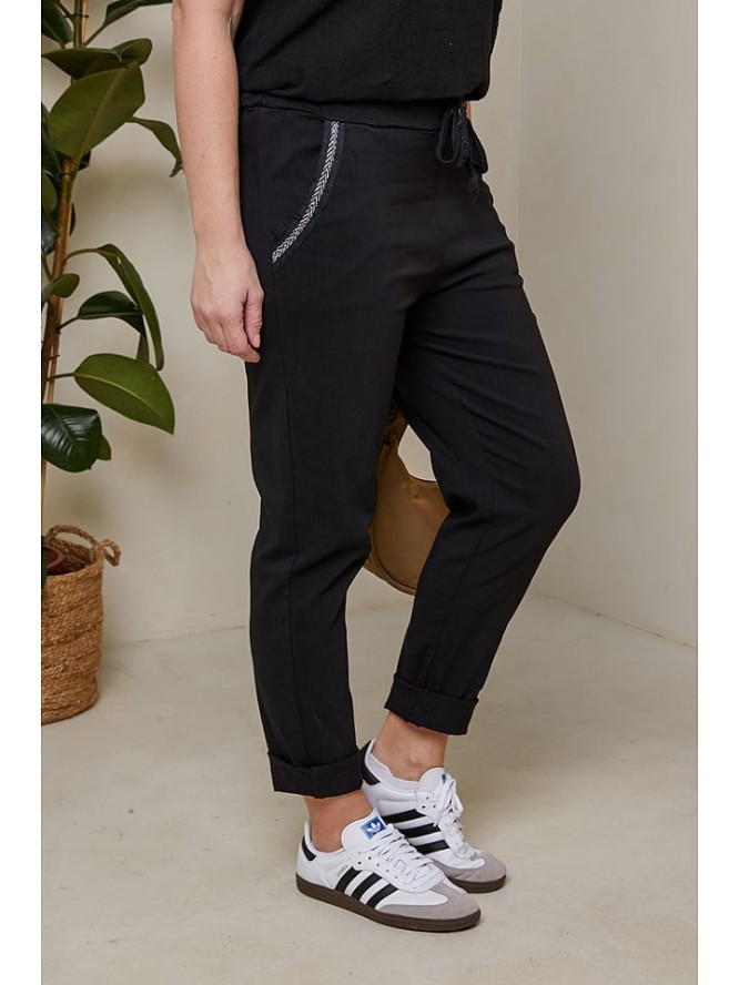 Curvy Lady Spodnie w kolorze czarnym rozmiar: 40/42