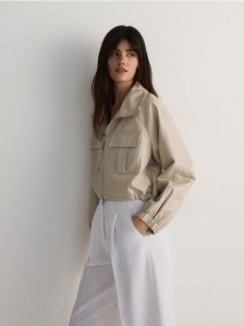 Krótka kurtka z imitacji skóry - kremowy