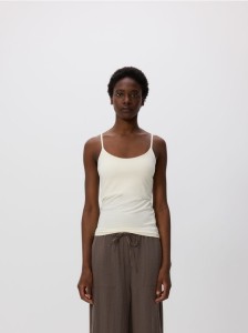 Gładki top na ramiączkach - złamana biel