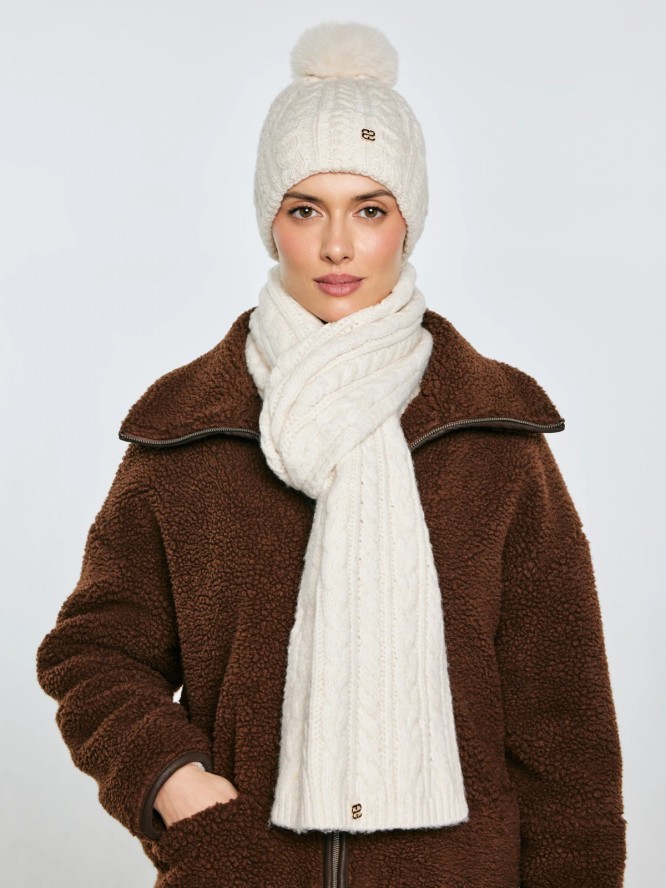 Szalik damski z dekoracyjnym splotem kremowy Caroles 103