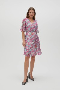 Sukienka w kwiaty fuksjowa