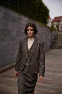 Jednorzędowa marynarka ciemnobeżowa