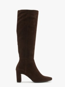 Brązowe kozaki na słupku