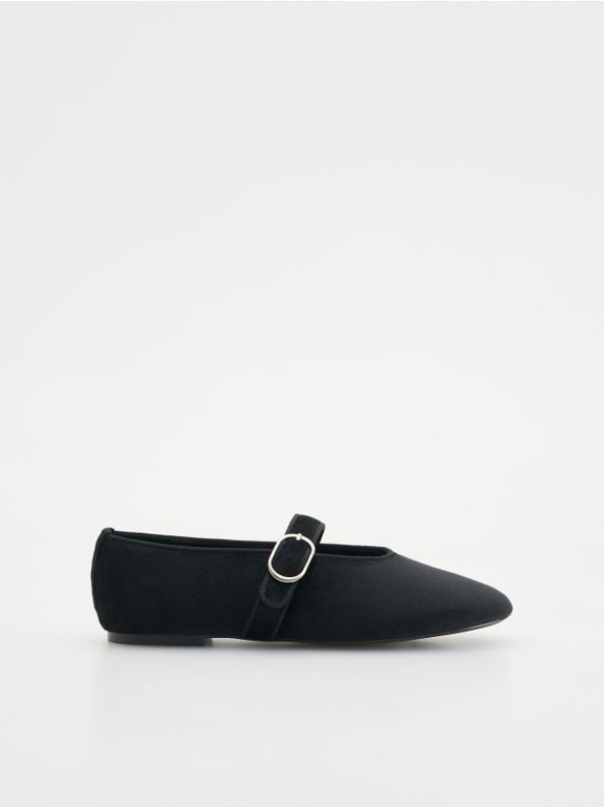 Baleriny z regulowanym paskiem - czarny